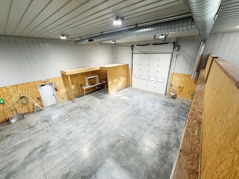 More Photos Of 1415 E Railroad St, Laurel Warehouse For Lease