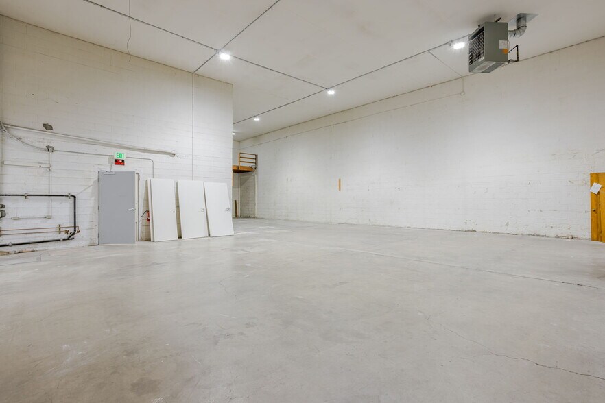 More Photos Of 999 NE 2nd St, Bend Freestanding For Lease