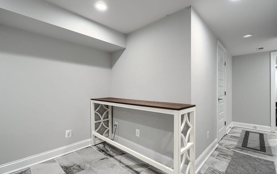 More Photos Of 635 E Fort Ave, Baltimore Specialty For Sale