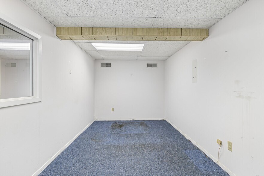 More Photos Of 1421 E Main St, Park Hills Flex For Sale
