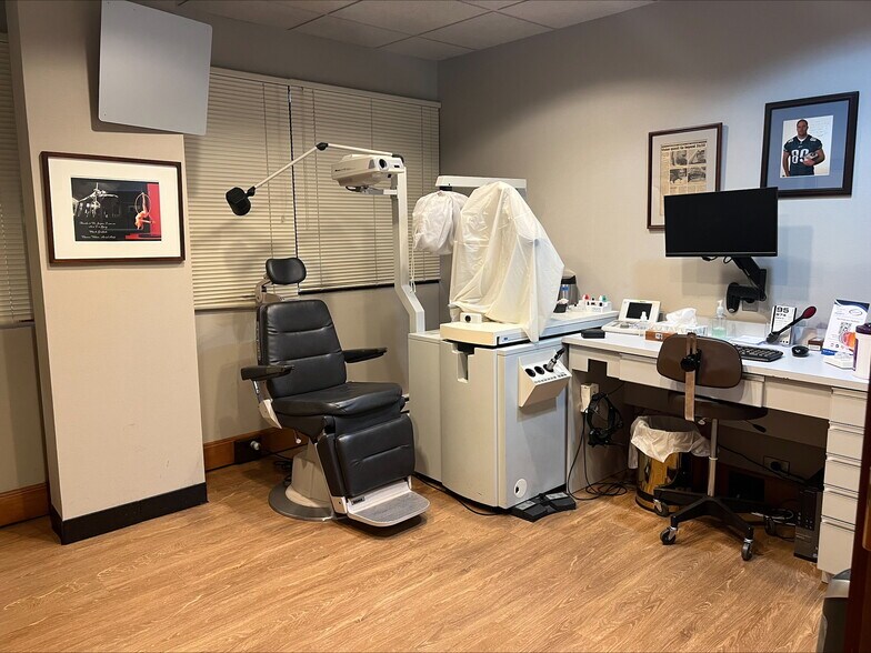 More Photos Of 860 E Swedesford Rd, Wayne Medical For Sale