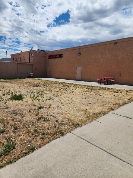 More Photos Of 3235 I-70 Business Loop, Clifton Freestanding For Lease