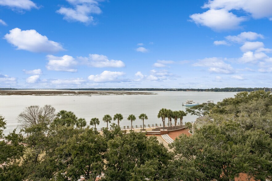 More Photos Of 916 Bay St, Beaufort Office For Sale