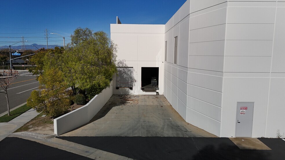 More Photos Of 20758 Centre Pointe Pky, Santa Clarita Warehouse For Lease