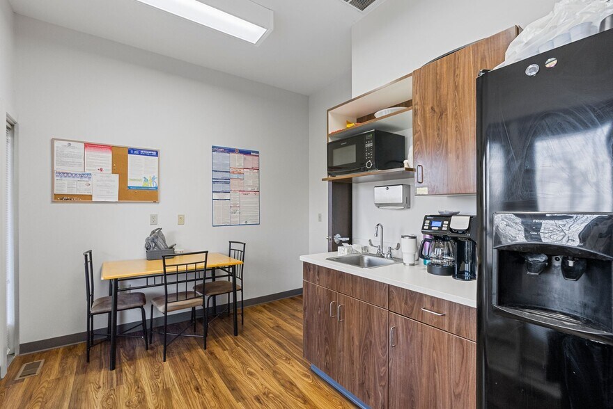 More Photos Of 304-306 Boston Sq, Georgetown Healthcare For Sale