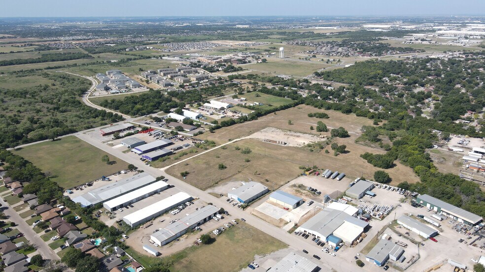 More Photos Of 328 Thomas Pl, Everman Manufacturing For Sale