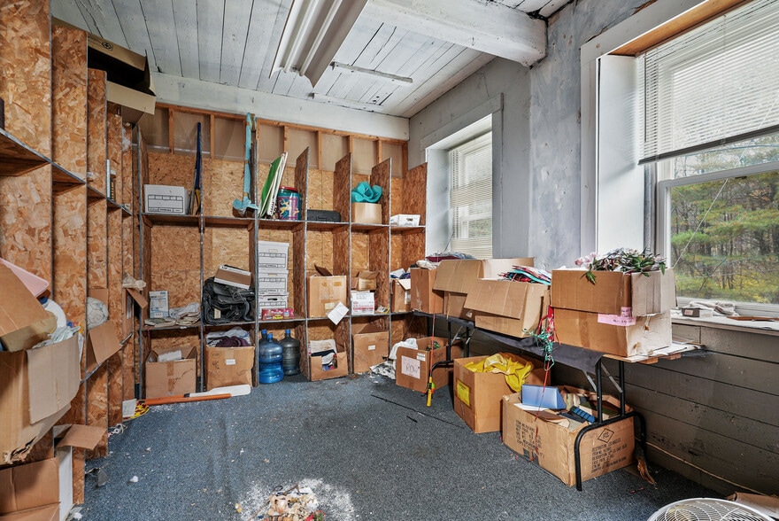 More Photos Of 45 Old Flat River, Coventry Manufacturing For Sale