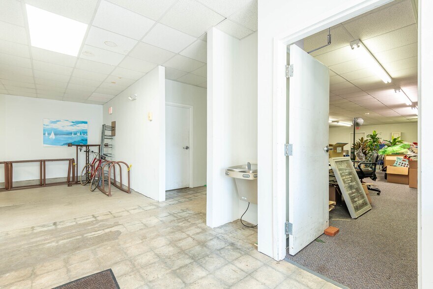 More Photos Of 1430 Willis Dr, Bloomington Warehouse For Sale