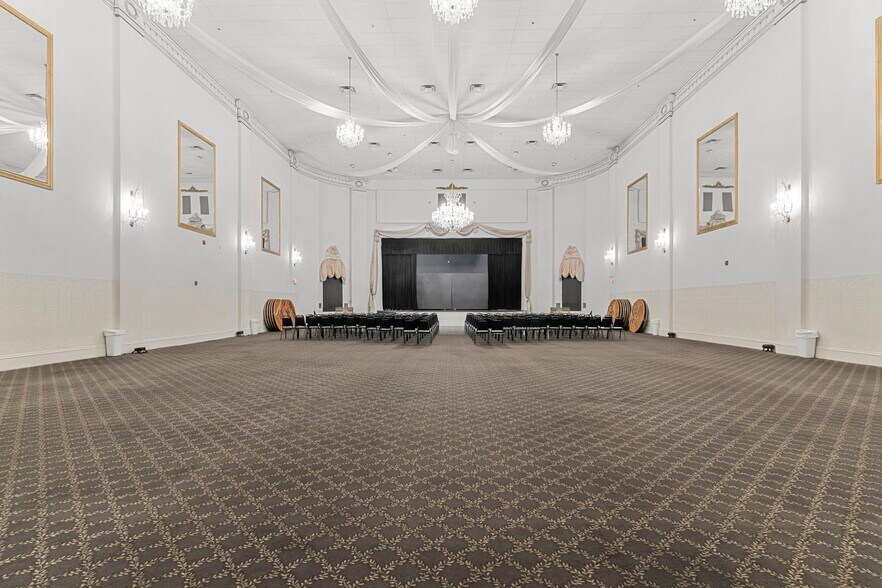 More Photos Of 138 E Market St, New Albany Lodge Meeting Hall For Sale