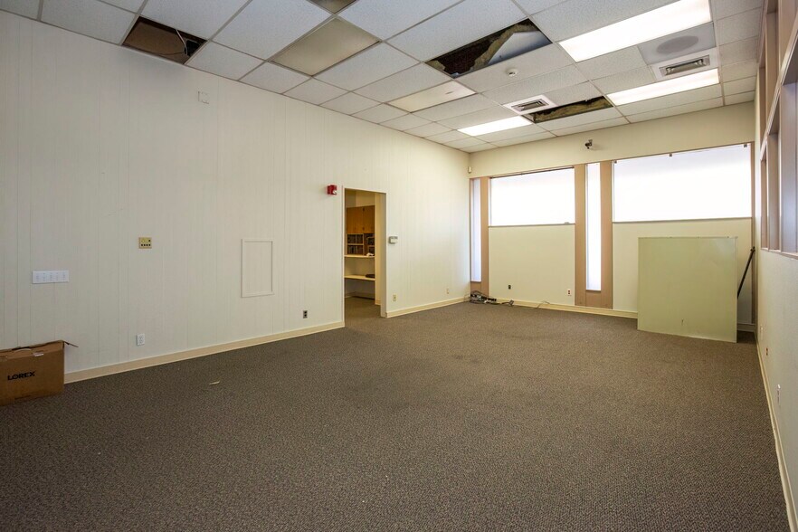 More Photos Of 873-875 6th St, Bremerton Bank For Lease