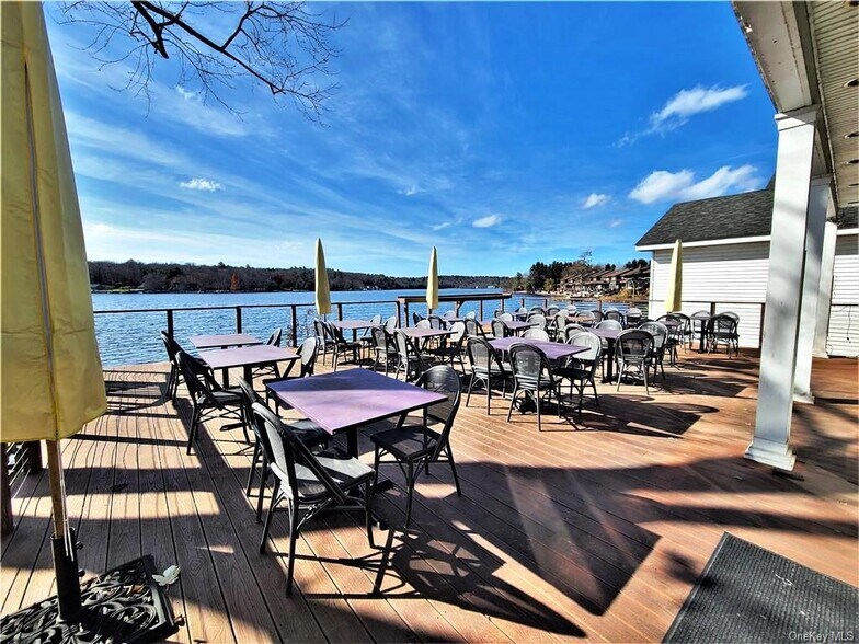 More Photos Of 1 Horseshoe Lake Rd, Kauneonga Lake Restaurant For Sale