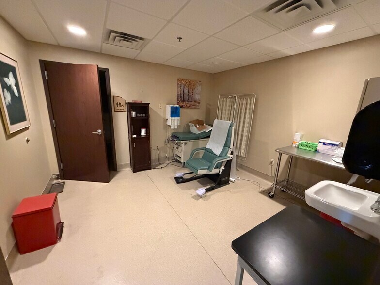 More Photos Of 400 International Dr, Williamsville Medical For Lease