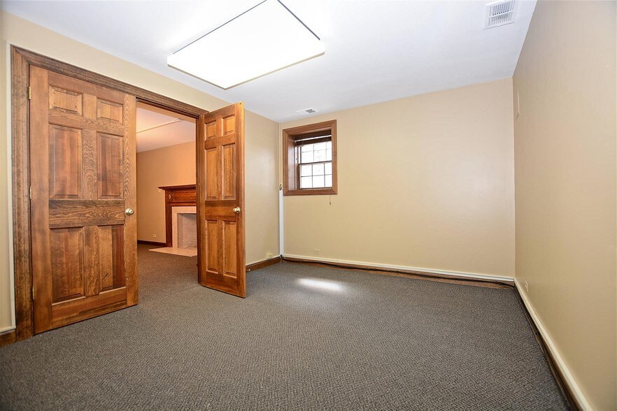 More Photos Of 1626 W Colonial Pky, Inverness Office For Sale