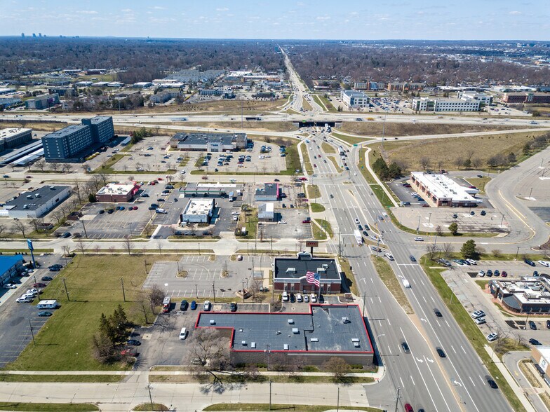 More Photos Of 451 W 14 Mile Rd, Madison Heights Freestanding For Sale