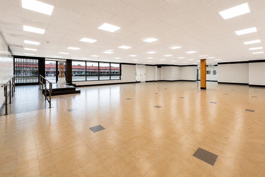 More Photos Of 17000 Hawthorne Blvd, Lawndale Restaurant For Lease