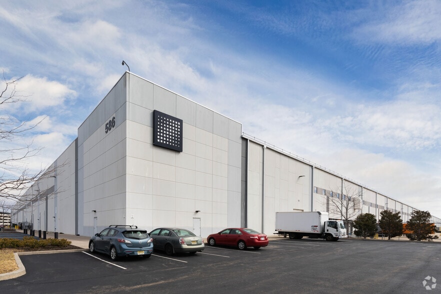 More Photos Of 586 Gulf Ave, Staten Island Distribution For Lease
