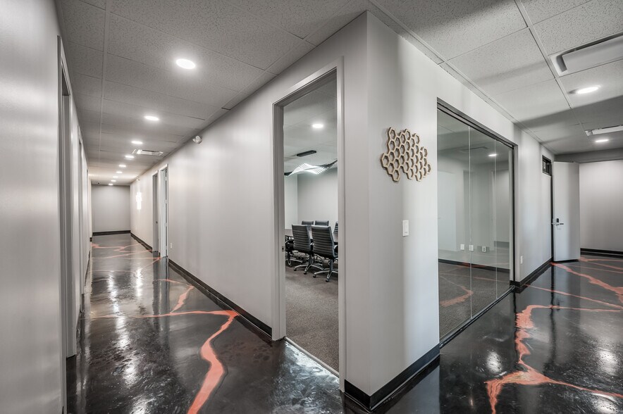 More Photos Of 21755 N I-45 Fwy, Spring Flex For Sale