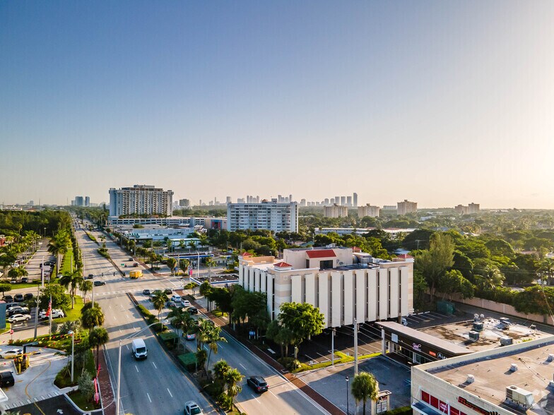 More Photos Of 12955 Biscayne Blvd, North Miami Office For Lease