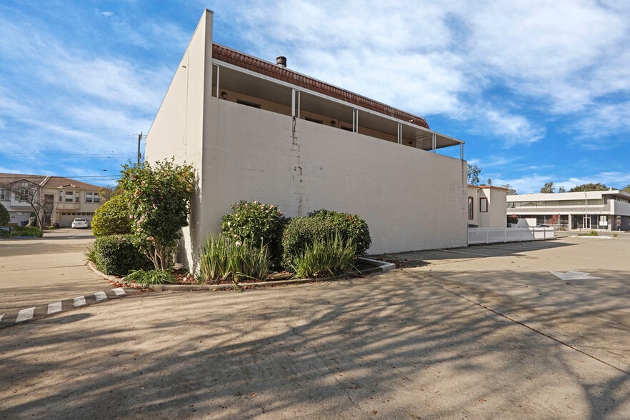 More Photos Of 1370 Santa Rosa St, San Leandro Funeral Home For Sale