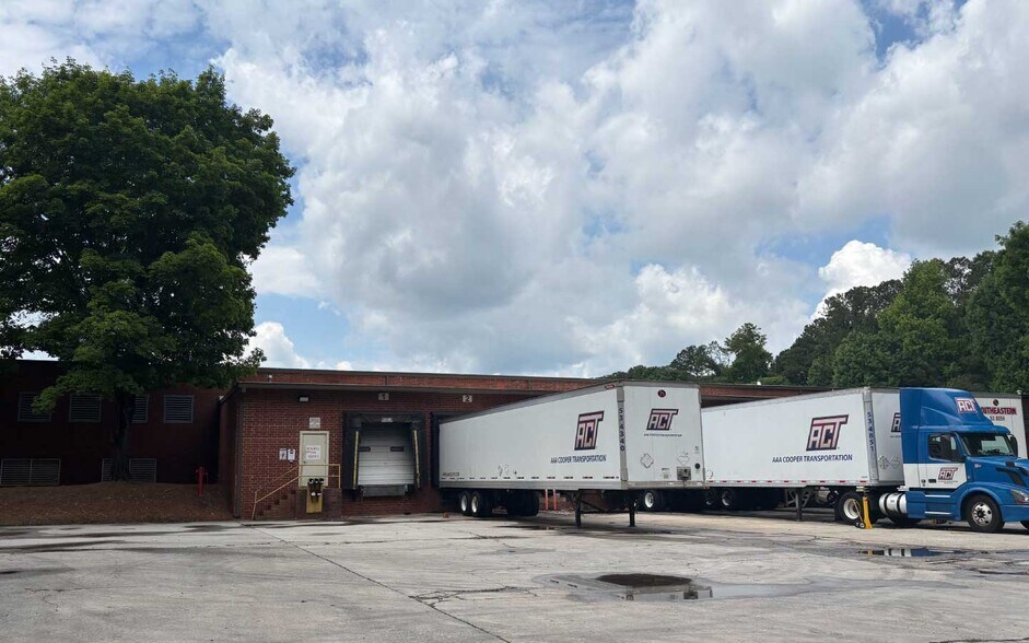 More Photos Of 200 Cherry Hill Rd, Monroe Warehouse For Lease