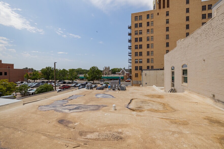 More Photos Of 108 S Santa Fe Ave, Salina General Retail For Lease