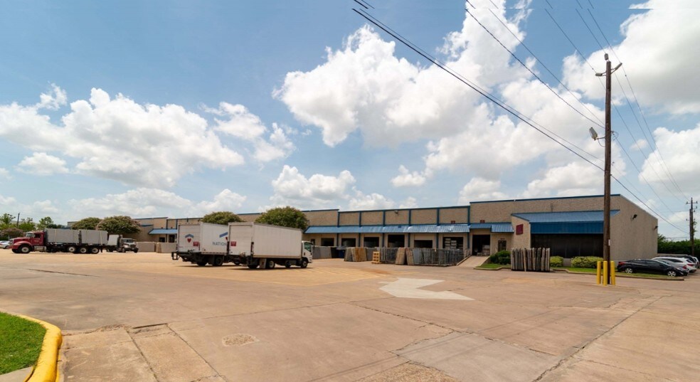 More Photos Of 8700 Clay Rd, Houston Unknown For Lease