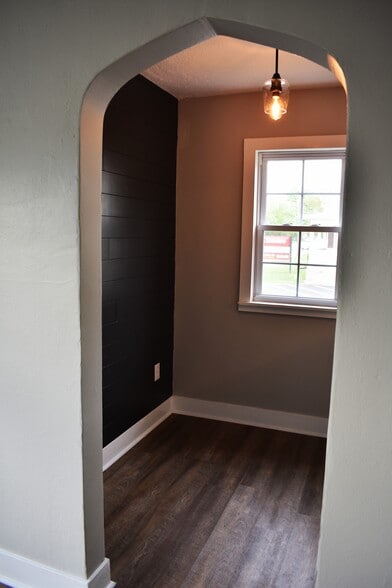 More Photos Of 1014 E 10th St, Jeffersonville Office Residential For Sale