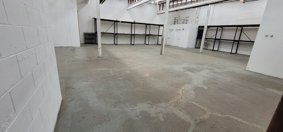More Photos Of 98-114 N Ward St, New Brunswick Warehouse For Lease