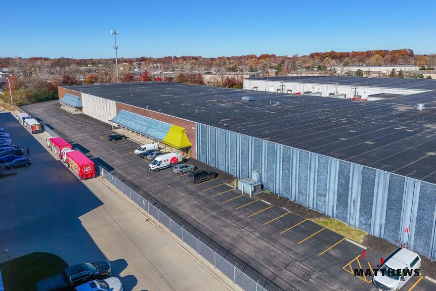 More Photos Of 5051 Freeway Dr E, Columbus Warehouse For Lease