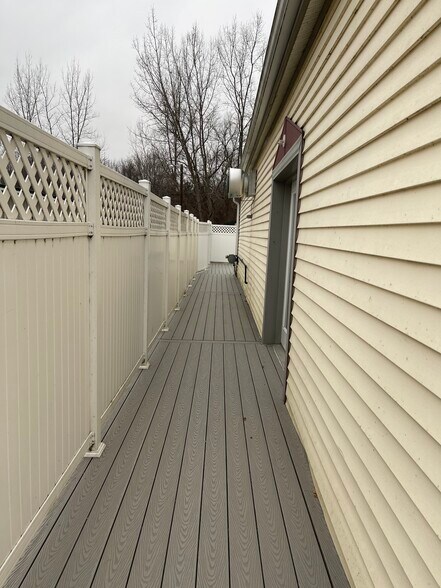 More Photos Of 210 Lake St, Crystal Freestanding For Sale