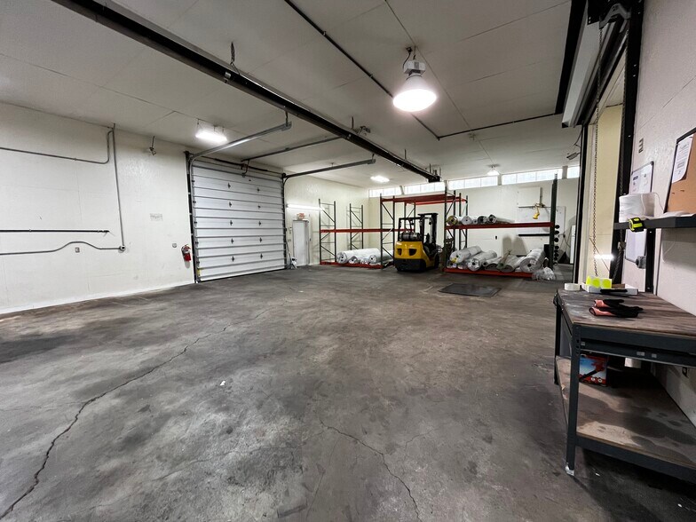 More Photos Of 529 32nd St, Parkersburg Warehouse For Lease