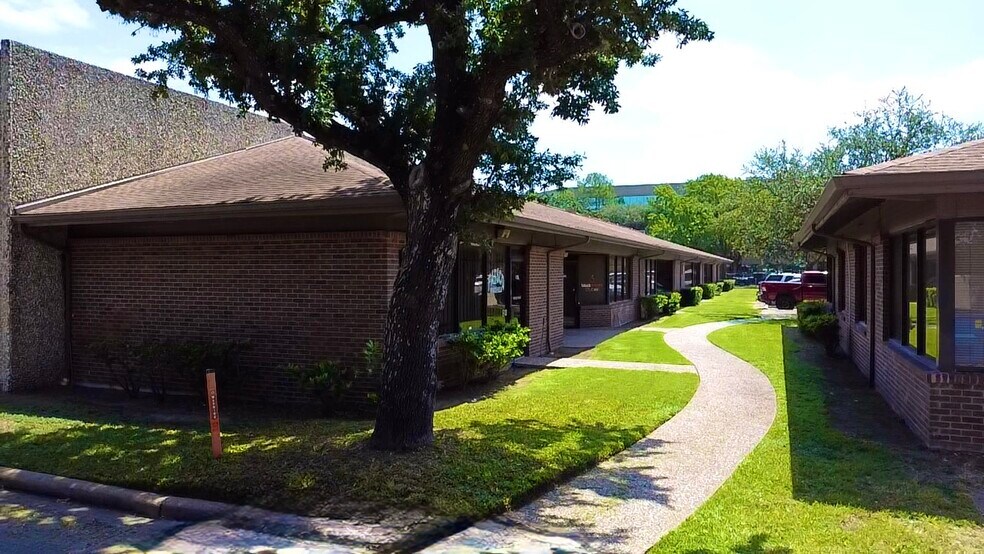 More Photos Of 7135 W Tidwell Rd, Houston Unknown For Lease