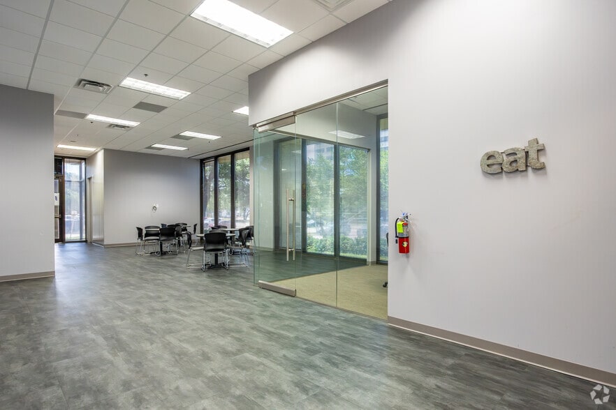 More Photos Of 4201 Spring Valley Rd, Dallas Office For Lease