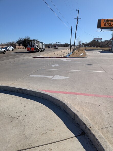 More Photos Of 1723 State 121 Hwy, Bonham Storefront Retail Office For Lease