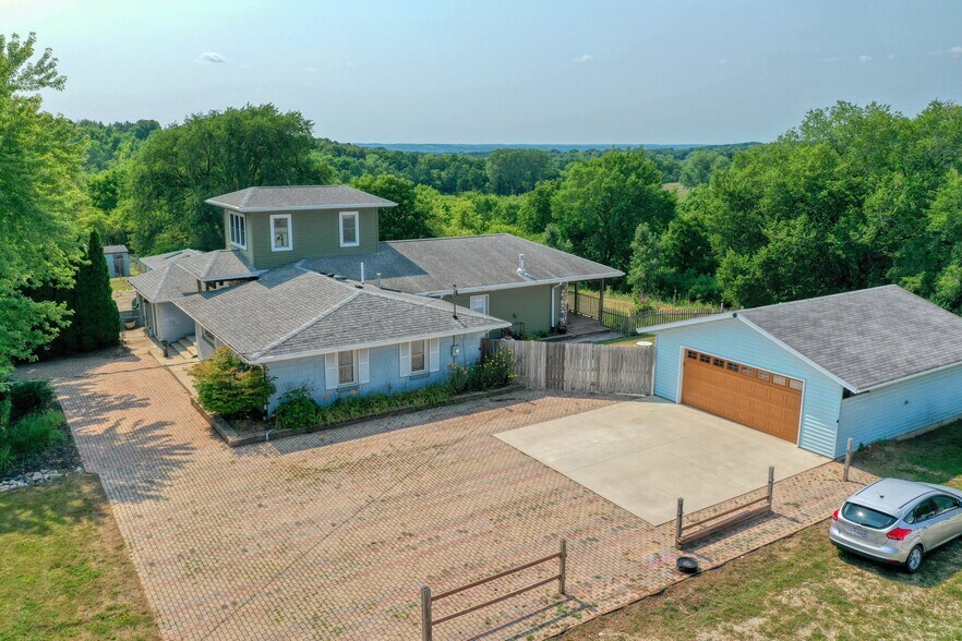 More Photos Of S73W23970 National Ave, Big Bend Flex For Sale