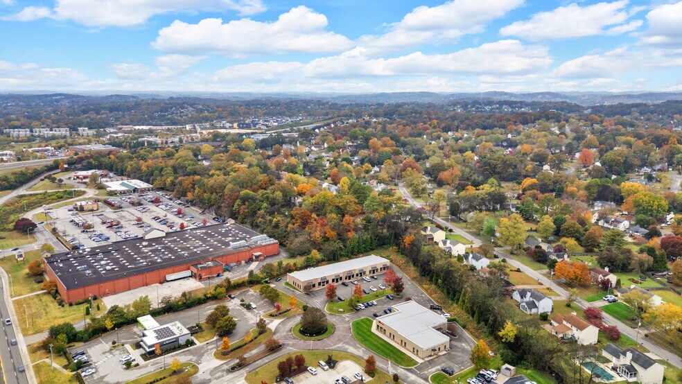 More Photos Of 1909 Pinnacle Pointe Way, Knoxville Office For Lease