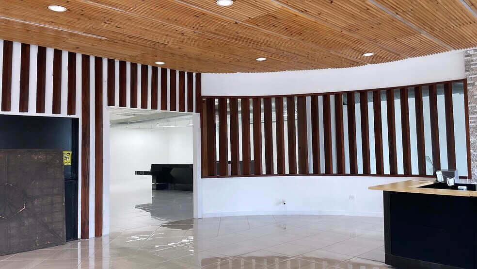 More Photos Of 8403 Westglen Dr, Houston Flex For Sale