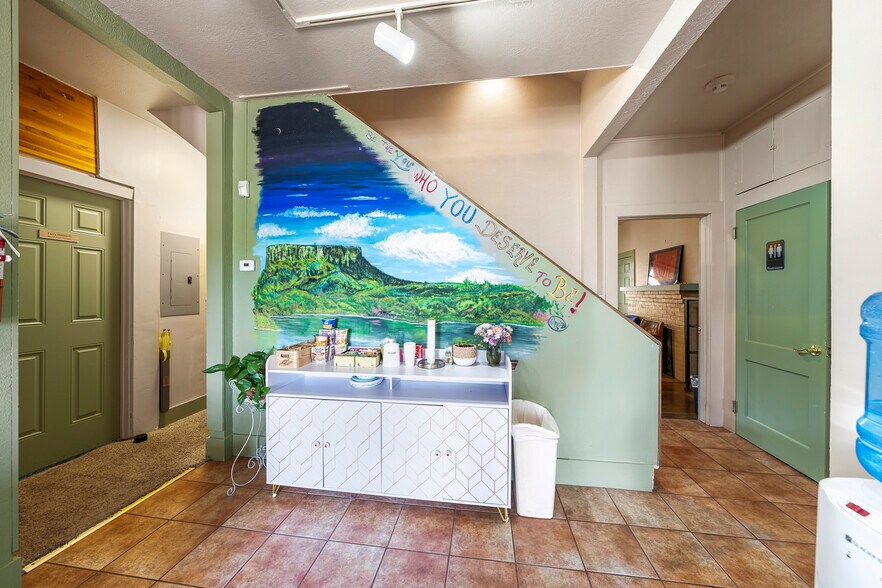 More Photos Of 143 S Main St, Phoenix Office For Sale