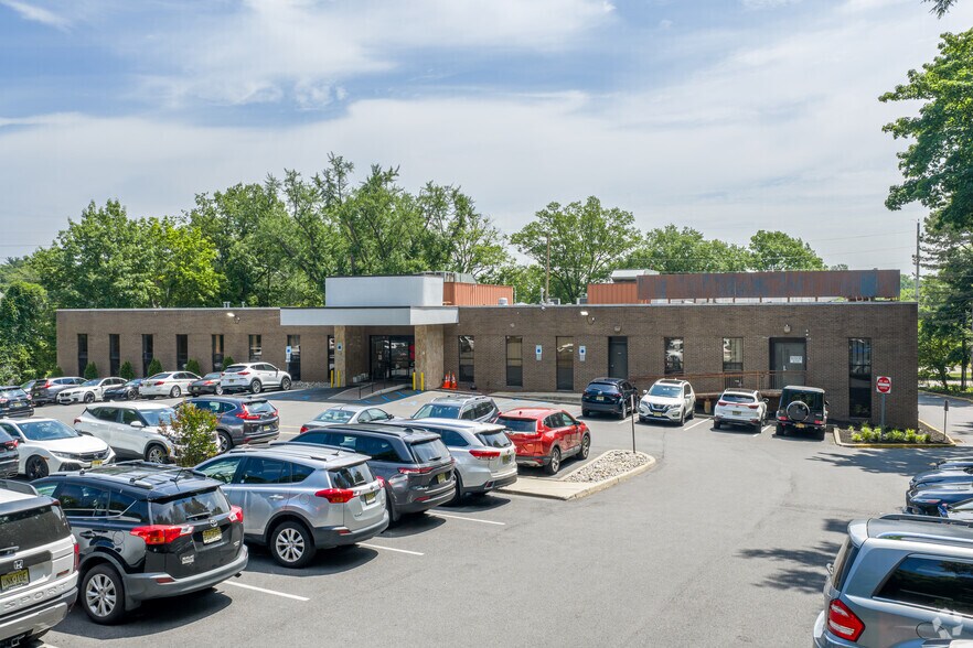 More Photos Of 555 Kinderkamack Rd, Oradell Medical For Sale