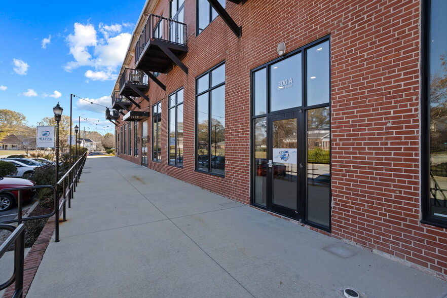 More Photos Of 300 South St, Simpsonville Apartments For Sale