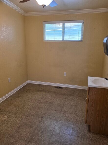 More Photos Of 466 Del Norte Ave, Yuba City Medical For Sale