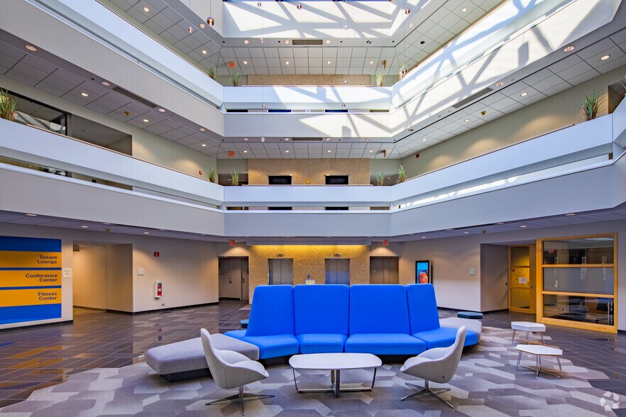 More Photos Of 2333 Waukegan Rd, Bannockburn Office For Lease