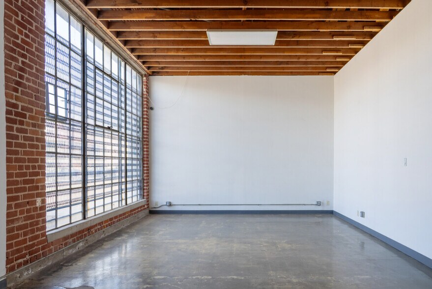 More Photos Of 2900 E 11th St, Los Angeles Warehouse For Lease