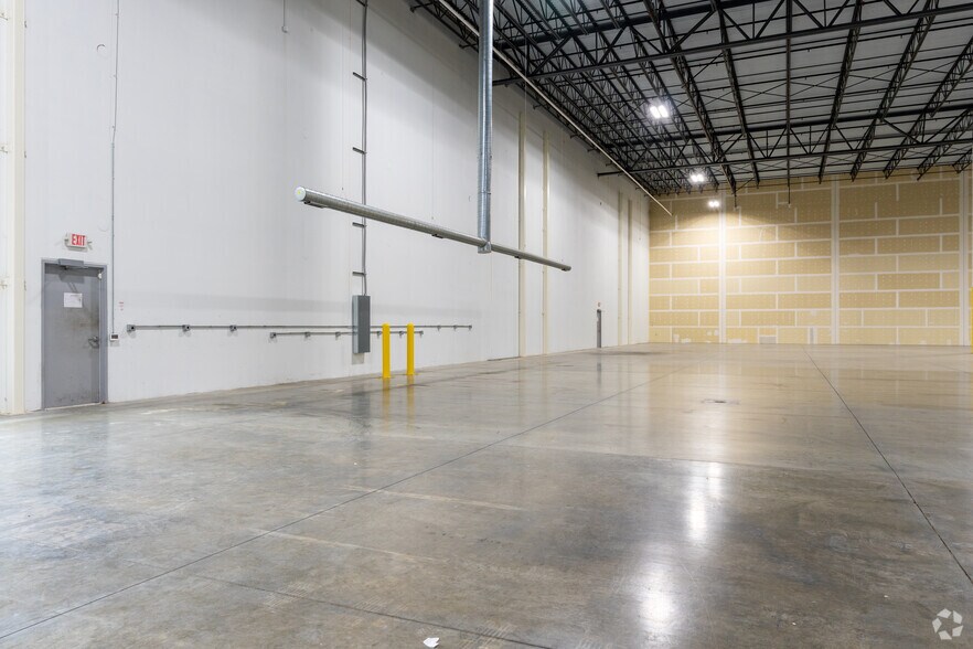 More Photos Of 5400 N Hanley Rd, Saint Louis Warehouse For Lease