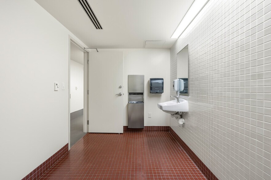 More Photos Of 301 Washington St, Columbus Office For Lease