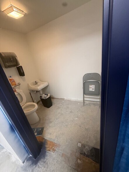 More Photos Of 12618-12620 E 31st St, Tulsa Freestanding For Sale