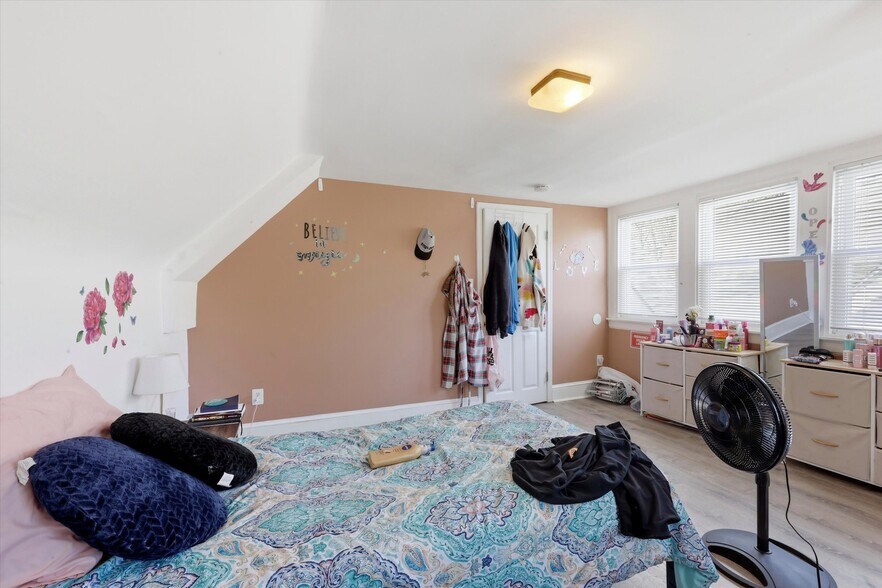 More Photos Of 24 W Stewart Ave, Lansdowne Specialty For Sale