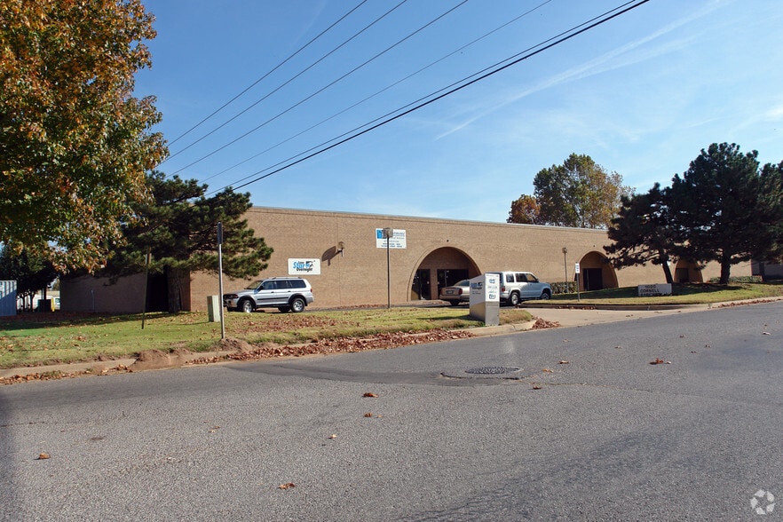 More Photos Of 1000 Cornell Pky, Oklahoma City Light Manufacturing For Lease
