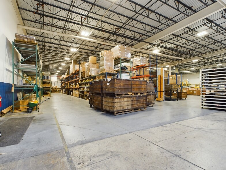 More Photos Of 585 Capital Dr, Lake Zurich Warehouse For Sale