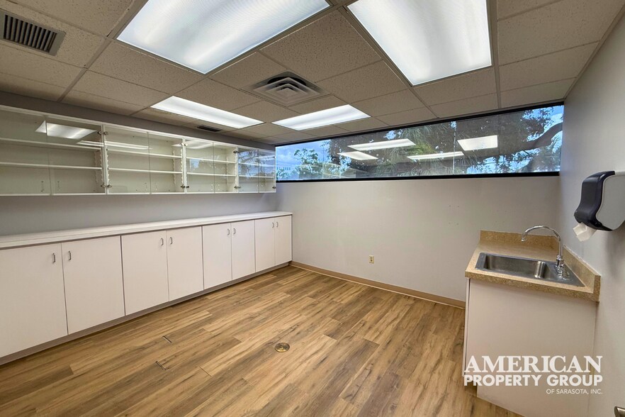 More Photos Of 201 4th Ave, Bradenton Medical For Sale